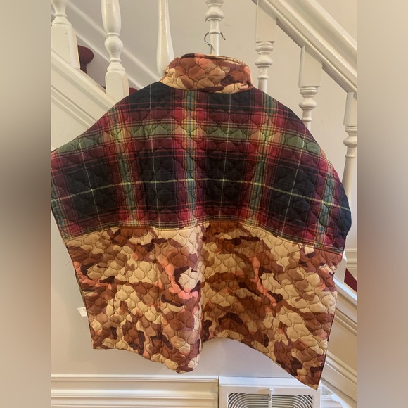NWOT Urban Outfitters Unisex Quilted Mix Print Poncho. - Picture 7 of 7